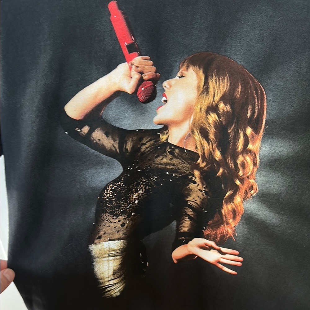 Taylor Swift Tee - Picture 2 of 7